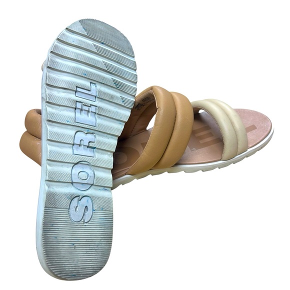 The SOREL Ella II sandal women’s size 10 uppers 
Two tone sand color puffy - Picture 3 of 4